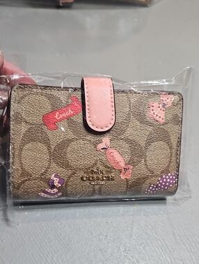 Coach C1416 NWOT Medium Cornrrr Zip Wallet In Signature Canvas With Candy Print